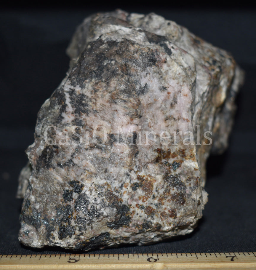 Bustamite (SW), Hardystonite, Clinohedrite, Calcite, Willemite