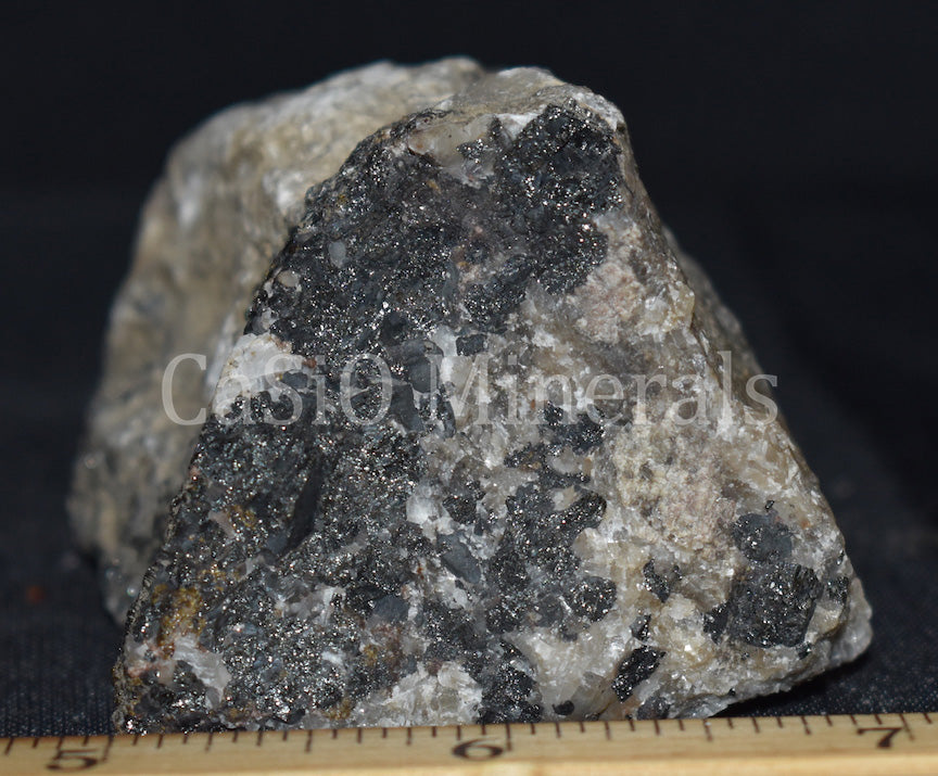 Cuspidine, Calcite