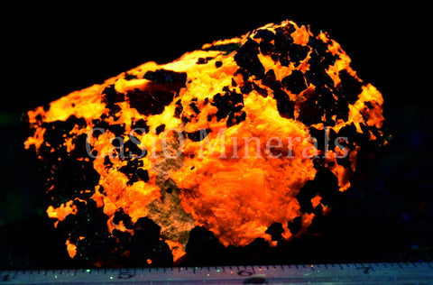 Cuspidine, Calcite