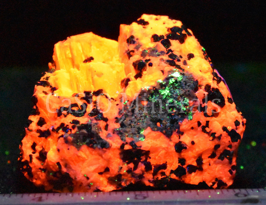 Cuspidine, Willemite, Calcite