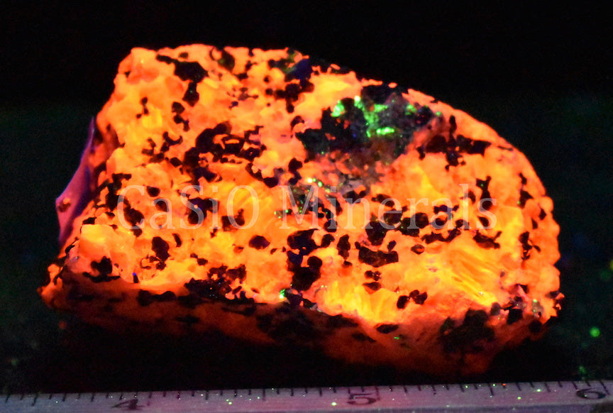 Cuspidine, Willemite, Calcite