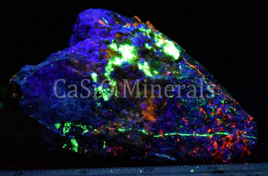 Hardystonite, Clinohedrite, fluorescent Bustamite (SW), Calcite, Willemite